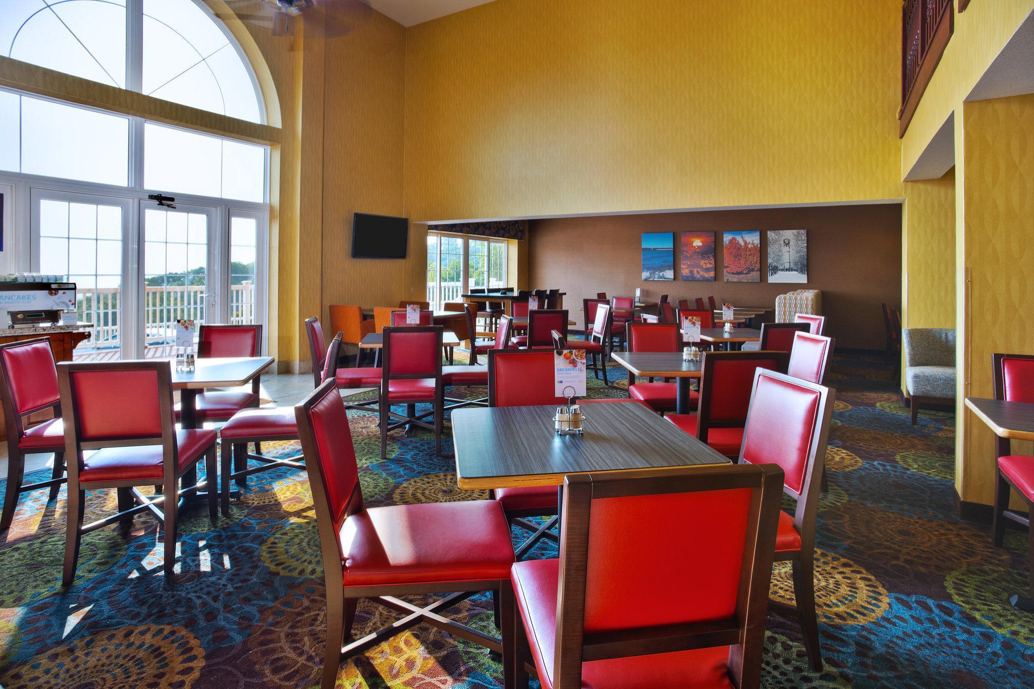 Holiday Inn Express Hotel & Suites Petoskey By Ihg Esterno foto